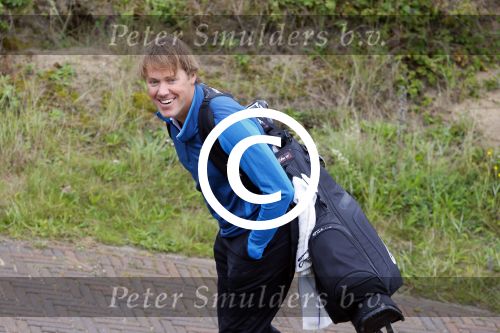 Zandvoort 5 september 2015
 
Op zaterdag 5 september zal traditiegetrouw de Charity Challenge van het KLM Open plaatsvinden op de Kennemer G&CC. Bekende Nederlanders spelen met genodigden van partners en sponsoren van het KLM Open voor het goede doel, UNICEF. Onder de deelnemende BNâ€™ers bevinden zich Jeroen Rietbergen, Bryan Roy, Daan Slooter, , Winston Gerschtanowitz Ties Kruize, Willem van Hanegem, Elsemieke Havenga, Ferry Maat, Jan Lammers, Toine van Peperstraten,Peter Paul Muller,  Ed de Goey, Floris Jan Bovelander en Willy van de Kerkhof en Nicolien Sauerbrei