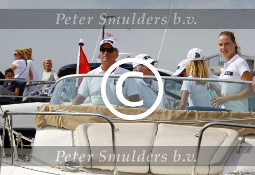 Amsterdam 19 augustus 2015
Milika Peterzon en Jurgen Smit met vrienden op de boot tijdens Sail 2015