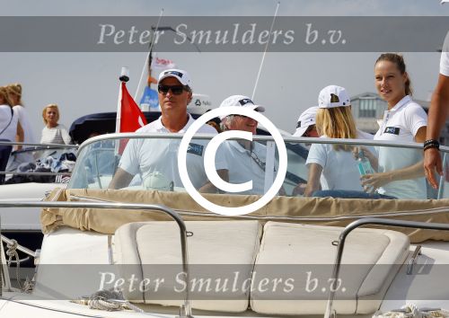 Amsterdam 19 augustus 2015
Milika Peterzon en Jurgen Smit met vrienden op de boot tijdens Sail 2015