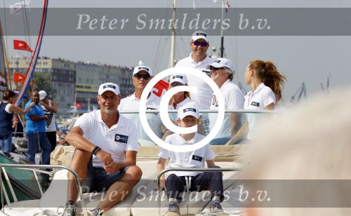 Amsterdam 19 augustus 2015
Milika Peterzon en Jurgen Smit met vrienden op de boot tijdens Sail 2015