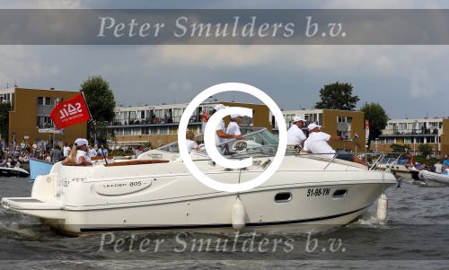 Amsterdam 19 augustus 2015
Milika Peterzon en Jurgen Smit met vrienden op de boot tijdens Sail 2015
