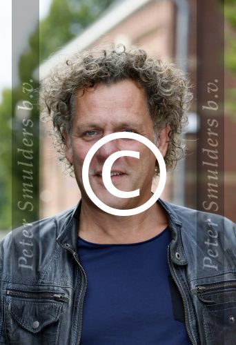 Amsterdam 19 augustus 2015 
Presentatie Expeditie Robinson deelnemers bij de westergasfabriek.. Sharon Doorson, Tim Douwsma, Marian Mudder, Teske de Schepper, Oscar Aerts, Sander Janson, Amara Onwuka, Elle Bandita, Kim Lammers, Kees van der Spek, Wietze de Jager, Klaas van der Eerden, Danny Ghosen, Sandra van Nieuwland, Anna Speller en Jaap Jongbloed met presentatoren Nicolette Kluijver en Dennis Weening