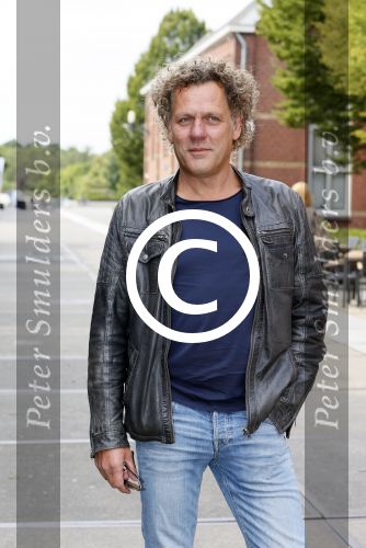Amsterdam 19 augustus 2015 
Presentatie Expeditie Robinson deelnemers bij de westergasfabriek.. Sharon Doorson, Tim Douwsma, Marian Mudder, Teske de Schepper, Oscar Aerts, Sander Janson, Amara Onwuka, Elle Bandita, Kim Lammers, Kees van der Spek, Wietze de Jager, Klaas van der Eerden, Danny Ghosen, Sandra van Nieuwland, Anna Speller en Jaap Jongbloed met presentatoren Nicolette Kluijver en Dennis Weening