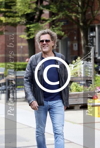 Amsterdam 19 augustus 2015 
Presentatie Expeditie Robinson deelnemers bij de westergasfabriek.. Sharon Doorson, Tim Douwsma, Marian Mudder, Teske de Schepper, Oscar Aerts, Sander Janson, Amara Onwuka, Elle Bandita, Kim Lammers, Kees van der Spek, Wietze de Jager, Klaas van der Eerden, Danny Ghosen, Sandra van Nieuwland, Anna Speller en Jaap Jongbloed met presentatoren Nicolette Kluijver en Dennis Weening