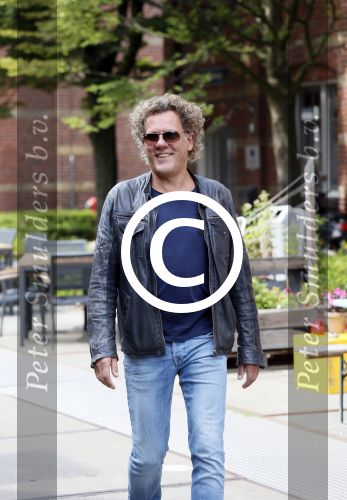Amsterdam 19 augustus 2015 
Presentatie Expeditie Robinson deelnemers bij de westergasfabriek.. Sharon Doorson, Tim Douwsma, Marian Mudder, Teske de Schepper, Oscar Aerts, Sander Janson, Amara Onwuka, Elle Bandita, Kim Lammers, Kees van der Spek, Wietze de Jager, Klaas van der Eerden, Danny Ghosen, Sandra van Nieuwland, Anna Speller en Jaap Jongbloed met presentatoren Nicolette Kluijver en Dennis Weening