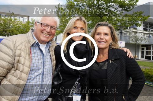 Amsterdam 6 september 2015
ALS Amsterdam City Swim in de grachten van Amsterdam met veel bekende nederlanders.
Pieter v d Hoogenband kwam samen met zijn vriendin Marie Jose Crooijmans en ouders