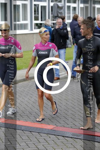 Amsterdam 6 september 2015
ALS Amsterdam City Swim in de grachten van Amsterdam met veel bekende nederlanders.
Mariska Bauer met Frans en zonen Christiaan en Jan