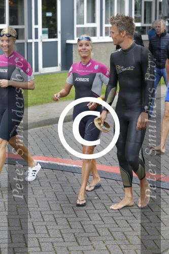 Amsterdam 6 september 2015
ALS Amsterdam City Swim in de grachten van Amsterdam met veel bekende nederlanders.
Mariska Bauer met Frans en zonen Christiaan en Jan