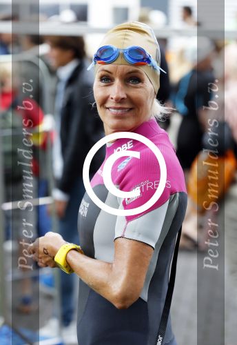 Amsterdam 6 september 2015
ALS Amsterdam City Swim in de grachten van Amsterdam met veel bekende nederlanders.
Mariska Bauer met Frans en zonen Christiaan en Jan