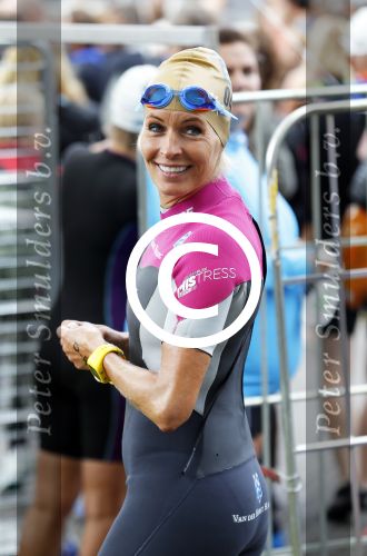Amsterdam 6 september 2015
ALS Amsterdam City Swim in de grachten van Amsterdam met veel bekende nederlanders.
Mariska Bauer met Frans en zonen Christiaan en Jan