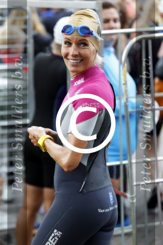 Amsterdam 6 september 2015
ALS Amsterdam City Swim in de grachten van Amsterdam met veel bekende nederlanders.
Mariska Bauer met Frans en zonen Christiaan en Jan
