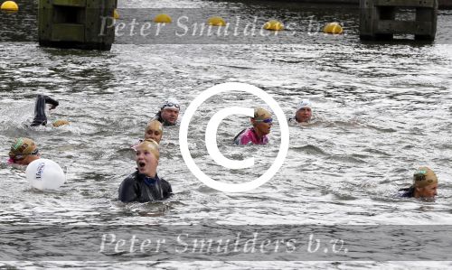 Amsterdam 6 september 2015
ALS Amsterdam City Swim in de grachten van Amsterdam met veel bekende nederlanders.
Mariska Bauer met Frans en zonen Christiaan en Jan