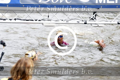 Amsterdam 6 september 2015
ALS Amsterdam City Swim in de grachten van Amsterdam met veel bekende nederlanders.
Mariska Bauer met Frans en zonen Christiaan en Jan