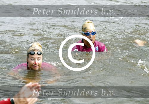 Amsterdam 6 september 2015
ALS Amsterdam City Swim in de grachten van Amsterdam met veel bekende nederlanders.
Mariska Bauer met Frans en zonen Christiaan en Jan