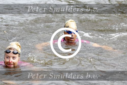 Amsterdam 6 september 2015
ALS Amsterdam City Swim in de grachten van Amsterdam met veel bekende nederlanders.
Mariska Bauer met Frans en zonen Christiaan en Jan
