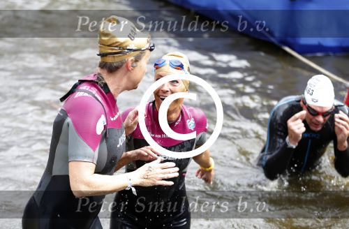 Amsterdam 6 september 2015
ALS Amsterdam City Swim in de grachten van Amsterdam met veel bekende nederlanders.
Mariska Bauer met Frans en zonen Christiaan en Jan
