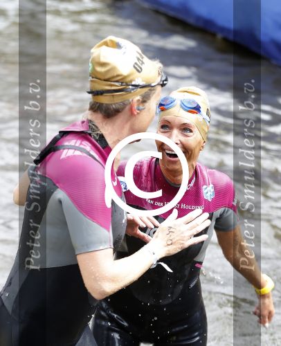 Amsterdam 6 september 2015
ALS Amsterdam City Swim in de grachten van Amsterdam met veel bekende nederlanders.
Mariska Bauer met Frans en zonen Christiaan en Jan