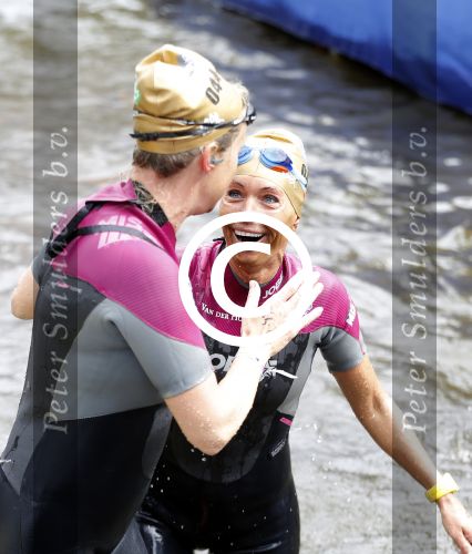 Amsterdam 6 september 2015
ALS Amsterdam City Swim in de grachten van Amsterdam met veel bekende nederlanders.
Mariska Bauer met Frans en zonen Christiaan en Jan