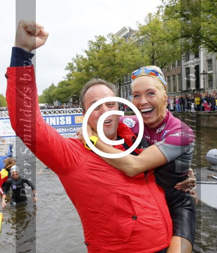 Amsterdam 6 september 2015
ALS Amsterdam City Swim in de grachten van Amsterdam met veel bekende nederlanders.
Mariska Bauer met Frans en zonen Christiaan en Jan