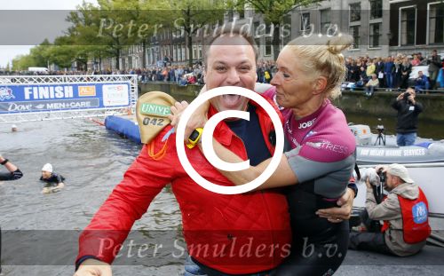 Amsterdam 6 september 2015
ALS Amsterdam City Swim in de grachten van Amsterdam met veel bekende nederlanders.
Mariska Bauer met Frans en zonen Christiaan en Jan