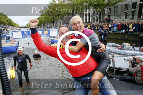 Amsterdam 6 september 2015
ALS Amsterdam City Swim in de grachten van Amsterdam met veel bekende nederlanders.
Mariska Bauer met Frans en zonen Christiaan en Jan