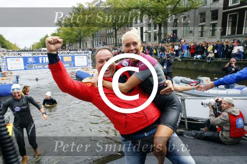 Amsterdam 6 september 2015
ALS Amsterdam City Swim in de grachten van Amsterdam met veel bekende nederlanders.
Mariska Bauer met Frans en zonen Christiaan en Jan