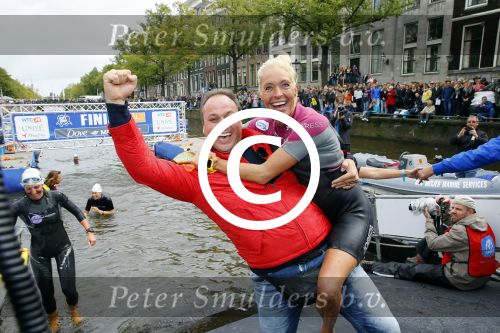 Amsterdam 6 september 2015
ALS Amsterdam City Swim in de grachten van Amsterdam met veel bekende nederlanders.
Mariska Bauer met Frans en zonen Christiaan en Jan