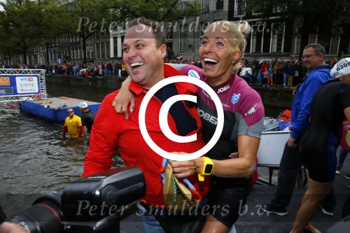 Amsterdam 6 september 2015
ALS Amsterdam City Swim in de grachten van Amsterdam met veel bekende nederlanders.
Mariska Bauer met Frans en zonen Christiaan en Jan