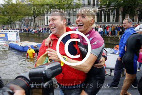 Amsterdam 6 september 2015
ALS Amsterdam City Swim in de grachten van Amsterdam met veel bekende nederlanders.
Mariska Bauer met Frans en zonen Christiaan en Jan
