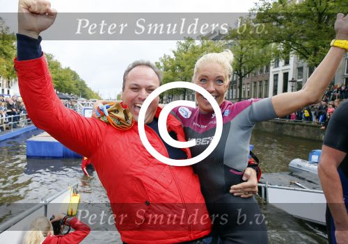 Amsterdam 6 september 2015
ALS Amsterdam City Swim in de grachten van Amsterdam met veel bekende nederlanders.
Mariska Bauer met Frans en zonen Christiaan en Jan