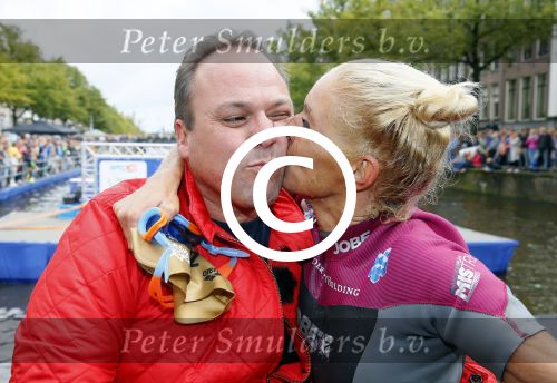 Amsterdam 6 september 2015
ALS Amsterdam City Swim in de grachten van Amsterdam met veel bekende nederlanders.
Mariska Bauer met Frans en zonen Christiaan en Jan