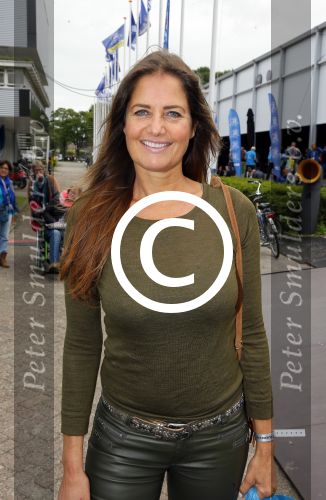 Amsterdam 6 september 2015
ALS Amsterdam City Swim in de grachten van Amsterdam met veel bekende nederlanders.
Mariska Hulscher kwam met vriend Toon en zijn kinderen