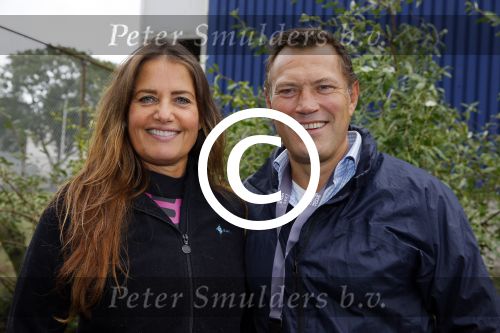 Amsterdam 6 september 2015
ALS Amsterdam City Swim in de grachten van Amsterdam met veel bekende nederlanders.
Mariska Hulscher kwam met vriend Toon en zijn kinderen