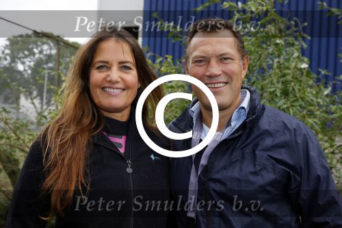 Amsterdam 6 september 2015
ALS Amsterdam City Swim in de grachten van Amsterdam met veel bekende nederlanders.
Mariska Hulscher kwam met vriend Toon en zijn kinderen
