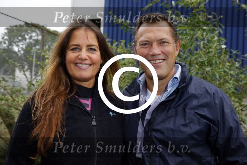 Amsterdam 6 september 2015
ALS Amsterdam City Swim in de grachten van Amsterdam met veel bekende nederlanders.
Mariska Hulscher kwam met vriend Toon en zijn kinderen
