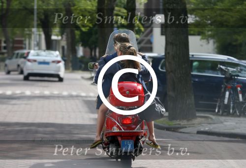 Amsterdam 26 augustus 2015 
Martijn Krabbe met dochter Jasmijn op zijn vespa scooter