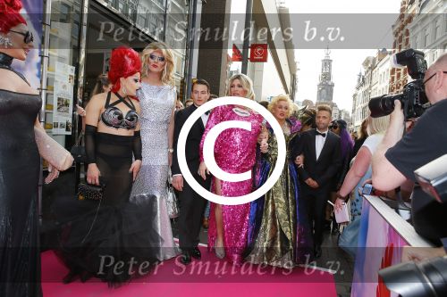 Amsterdam 29 juni 2015
Rainbow awards in Tuschinski.
Mayday en Karin Bloemen
