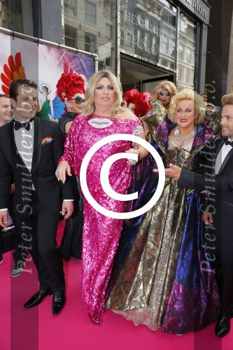 Amsterdam 29 juni 2015
Rainbow awards in Tuschinski.
Mayday en Karin Bloemen