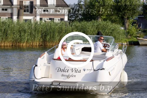 Nigtevecht 13 augustus 2015
Jurgen Smit en Milika Peterzon varen met hun boot en hond op de vecht.