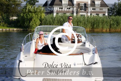 Nigtevecht 13 augustus 2015
Jurgen Smit en Milika Peterzon varen met hun boot en hond op de vecht.