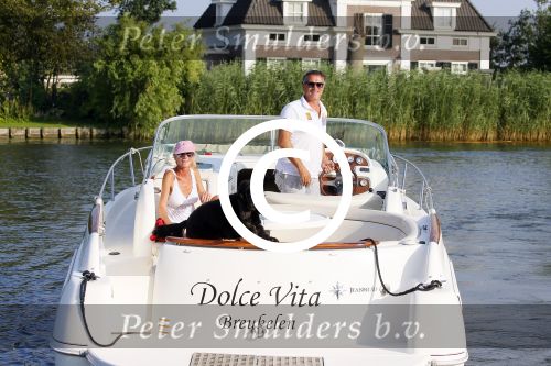 Nigtevecht 13 augustus 2015
Jurgen Smit en Milika Peterzon varen met hun boot en hond op de vecht.