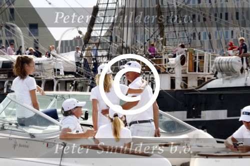 Amsterdam 19 augustus 2015
Milika Peterzon en Jurgen Smit met vrienden op de boot tijdens Sail 2015