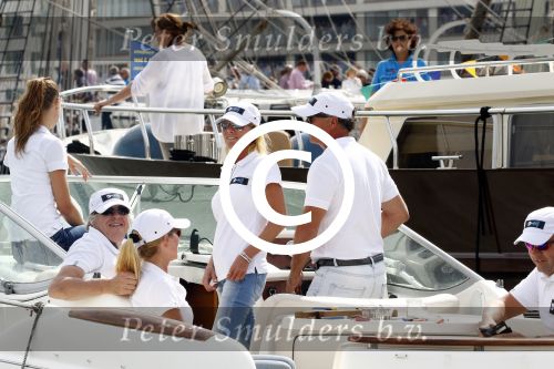 Amsterdam 19 augustus 2015
Milika Peterzon en Jurgen Smit met vrienden op de boot tijdens Sail 2015