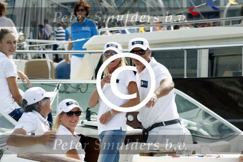 Amsterdam 19 augustus 2015
Milika Peterzon en Jurgen Smit met vrienden op de boot tijdens Sail 2015