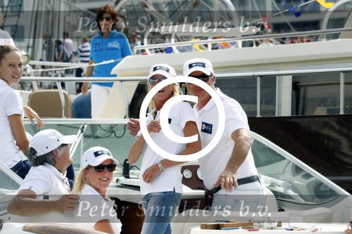 Amsterdam 19 augustus 2015
Milika Peterzon en Jurgen Smit met vrienden op de boot tijdens Sail 2015