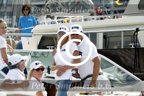 Amsterdam 19 augustus 2015
Milika Peterzon en Jurgen Smit met vrienden op de boot tijdens Sail 2015