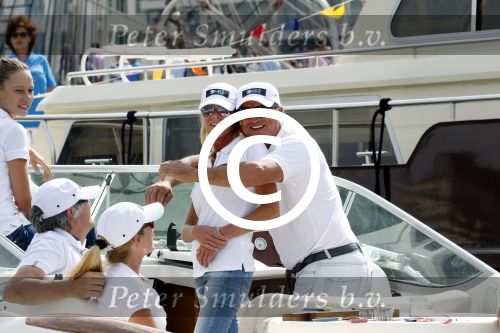 Amsterdam 19 augustus 2015
Milika Peterzon en Jurgen Smit met vrienden op de boot tijdens Sail 2015