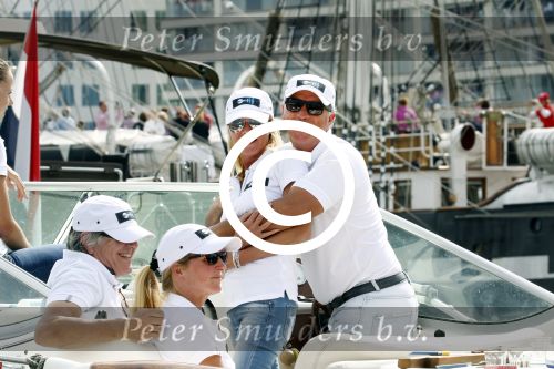Amsterdam 19 augustus 2015
Milika Peterzon en Jurgen Smit met vrienden op de boot tijdens Sail 2015