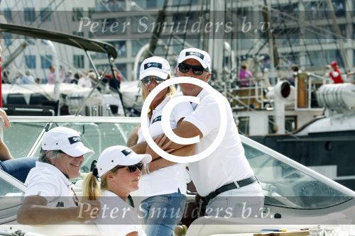 Amsterdam 19 augustus 2015
Milika Peterzon en Jurgen Smit met vrienden op de boot tijdens Sail 2015
