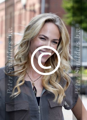 Amsterdam 19 augustus 2015 
Presentatie Expeditie Robinson deelnemers bij de westergasfabriek.. Sharon Doorson, Tim Douwsma, Marian Mudder, Teske de Schepper, Oscar Aerts, Sander Janson, Amara Onwuka, Elle Bandita, Kim Lammers, Kees van der Spek, Wietze de Jager, Klaas van der Eerden, Danny Ghosen, Sandra van Nieuwland, Anna Speller en Jaap Jongbloed met presentatoren Nicolette Kluijver en Dennis Weening